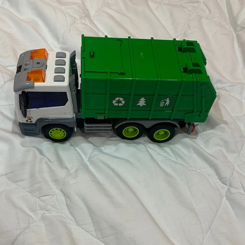 NEW Green and White Toy Garbage Truck - Picture 4 of 9